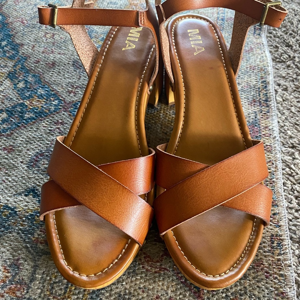 MIA platform block sandal - Picture 3 of 7